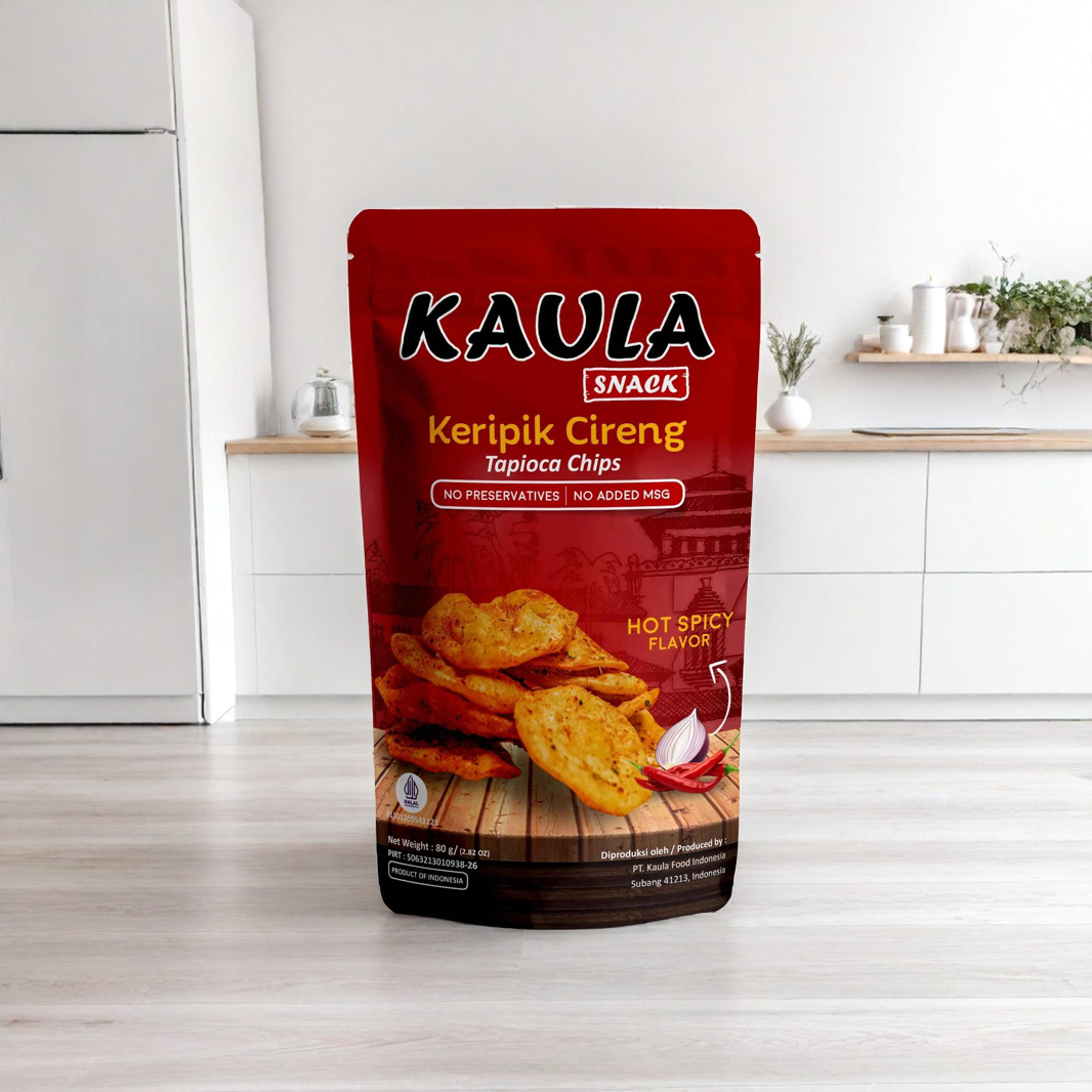 Background putih terang di dapur modern, pencahayaan lembut yang merata, serta dihiasi dengan dekorasi-dekorasi, menciptakan suasana segar dan alami.